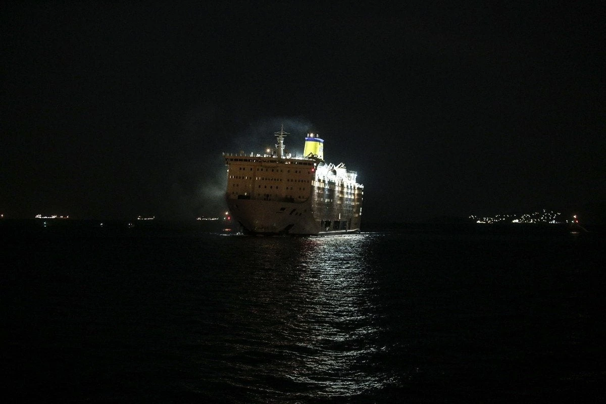 Σκηνές Τιτανικού στο «Ελευθέριος Βενιζέλος» – Επιβάτες με σωσίβια μέσα σε έντονους καπνούς – «Μωρά έκλαιγαν, άλλοι φώναζαν καιγόμαστε» – Βίντεο